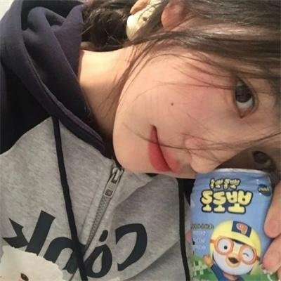 泳池怪诞